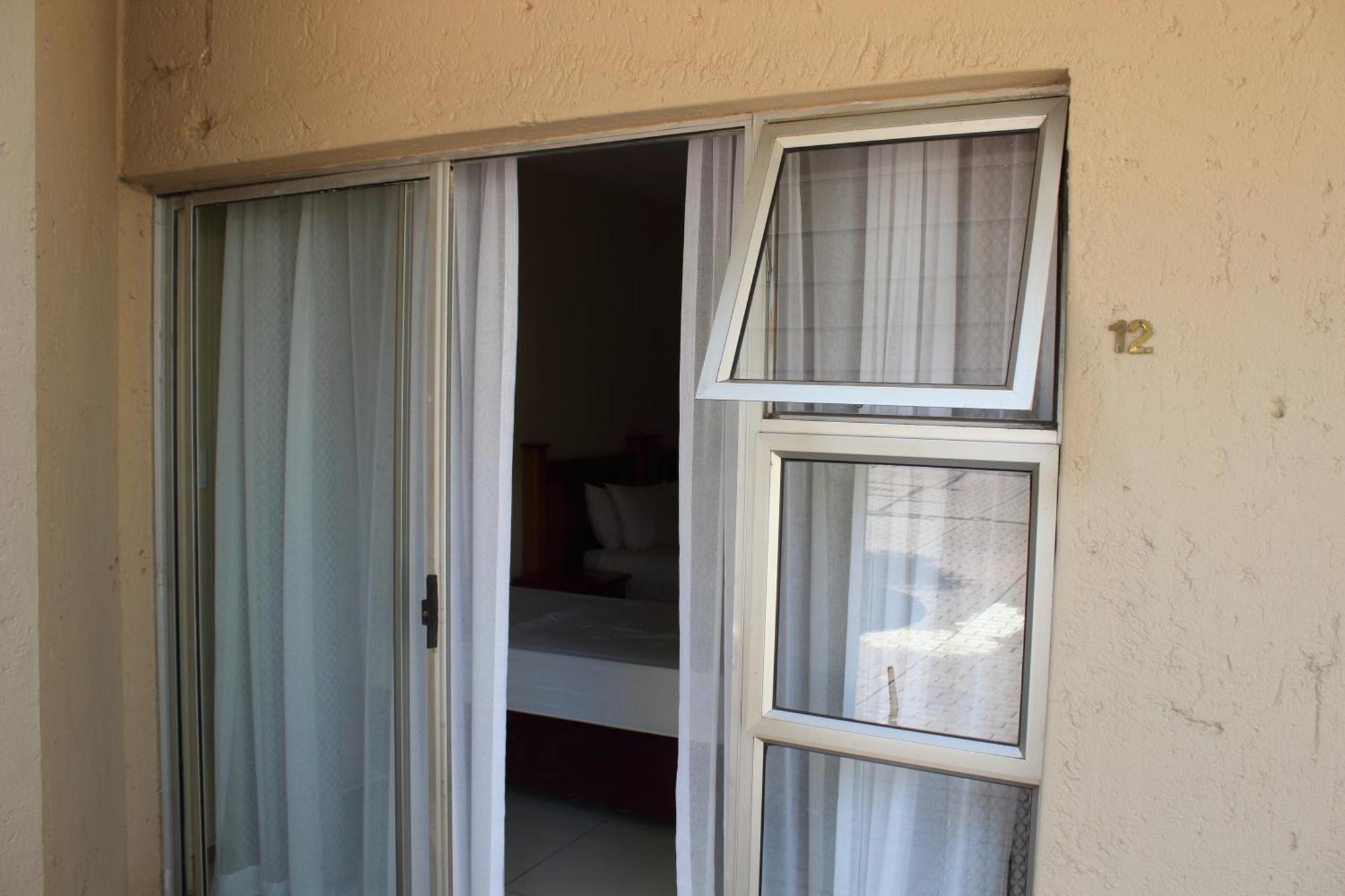 Purple Olive Guest House Pretoria-Noord Extérieur photo